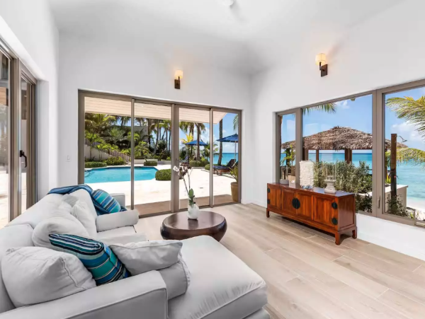 Experience Luxury Five Bedroom Retreat - Your Bohemian Escape in Nassau